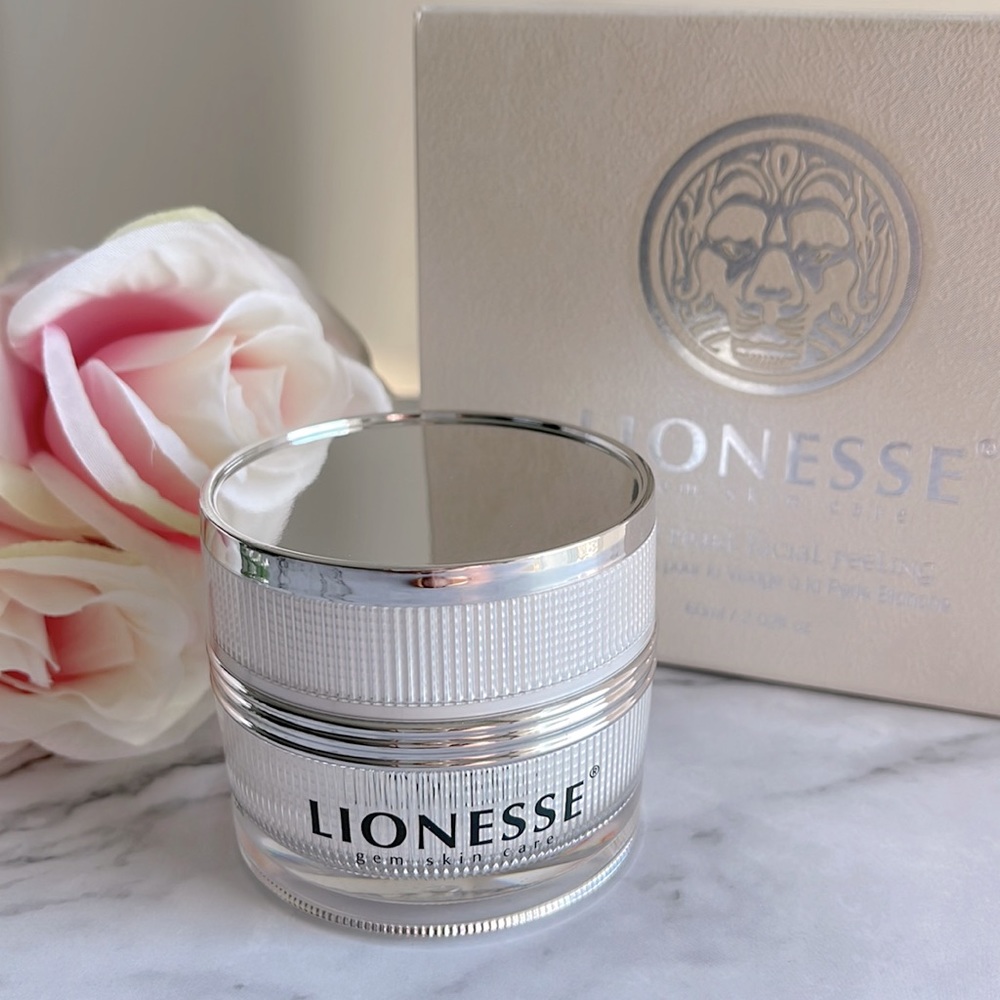 COPY - New In Box. Lionesse White Pearl Facial Peeling